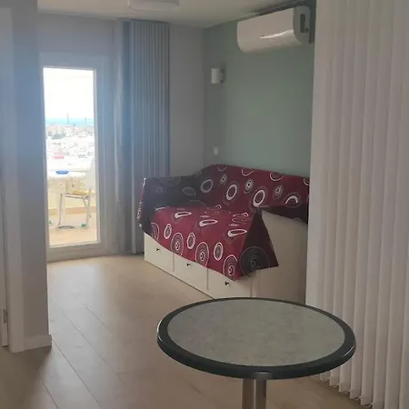 Bonito Estudio Con Bonitas Vistas