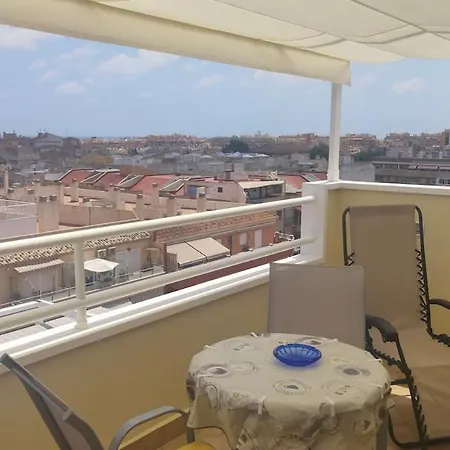 Bonito Estudio Con Bonitas Vistas *