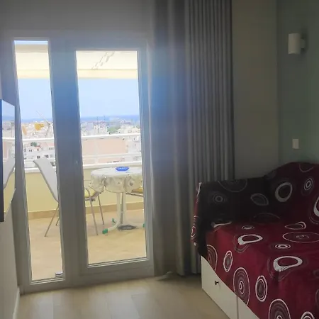 Bonito Estudio Con Bonitas Vistas